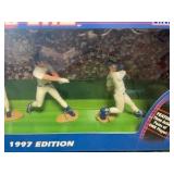1997 Edition Starting Lineup, Mike Piazza Freeze Frame Los Angeles Dodgers ( 2 Figures Included)