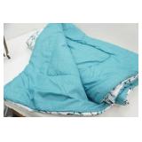 Floral Comforter. Like New Condition. Queen/King?