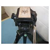 Pearstone VT-2100 Fluid Head Video Tripod with Carrying Case