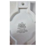 Precious Moments Porcelain Cross and Plate – Jesus Loves Me