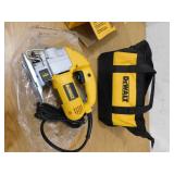 DEWALT 5.5 Amp Corded Variable Speed Jig Saw Kit with Bag