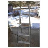 Stepladder - 4-Step Metal Ladder With Curved Top Handle