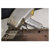 N95RHN Round Head Nailer - Framing Nail Gun