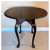 LR - Vintage Ethan Allen Side Table - Oval Top, Dark Wood, Cabriole Legs
