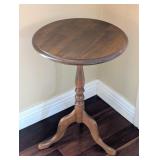 LR - Ethan Allen Round Wood Accent Table - Pedestal with 3 Curved Legs