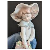 LR - Lladrò Pretty Pickings Girl Porcelain Figurine