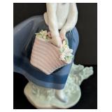 LR - Lladrò Pretty Pickings Girl Porcelain Figurine