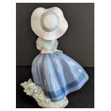 LR - Lladrò Pretty Pickings Girl Porcelain Figurine