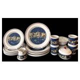 SR - Oneida Holiday Harbor Set - 6 Dinner Plates, 6 Salad Plates, 2 Bowls, 4 Mugs, Sugar Bowl & Creamer