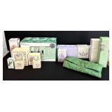 K - Clinique Best of Clinique Gift Box - Crabtree & Evelyn Bath & Body Assortment