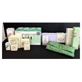 K - Clinique Best of Clinique Gift Box - Crabtree & Evelyn Bath & Body Assortment