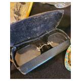 Nice Lot of Antique Smalls Silhouette, Décor and more