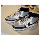 Nike DN3577-002 High-Top Sneakers Size 10