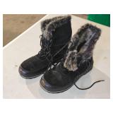 Fur-Lined Black Winter Boots with Lace-Up Design Size 10