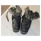 Fur-Lined Black Winter Boots with Lace-Up Design Size 10