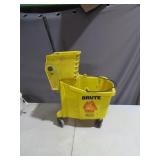 Brute Mop Bucket with Wringer