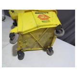 Brute Mop Bucket with Wringer