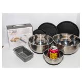 Wolfgang Puck Kitchen Lot – Mixing Bowls, Hand Mixer & Mini Loaf Pans