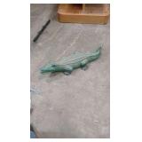 alligator statue