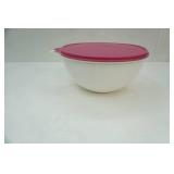Tupperware Large mixer Bowl with pink lid,6" x 13"