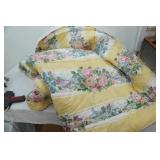 King Size Floral Comforter. Croscill Home Fashions. In very Good Condition