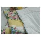 King Size Floral Comforter. Croscill Home Fashions. In very Good Condition