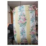 King Size Floral Comforter. Croscill Home Fashions. In very Good Condition