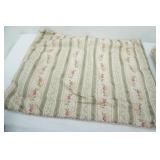 Comforter & Matching Pillow Shams