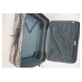 Rolling Suitcase Set. Skyway