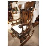 Vintage American colonial-style rocking chair 26Wx44"Hx33"D