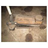 Hydraulic floor jack with handle...