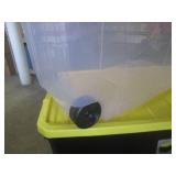 (FRNT) Sterilite 160 Qt Tote with W...