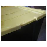 (FRNT) Sterilite 160 Qt Tote with W...