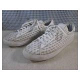 (CSB) Pair of Nike Sneakers Size 9....