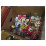 (EW3) Assortment of Christmas Decor...