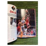1996 Chicago Bulls/Raging Bulls NBA Champs Hard Cover Record Book 72 Victories
