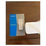 Linksys RE6300 AC750 Range Extender with Power Adapter & Quick Start Guide