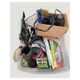 Pet lovers, check out this fantastic lot with books, aquarium supplies, and more! Don’t miss it!