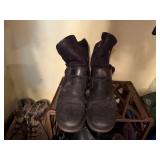 Lot of Shoes/Boots Inc White Mountain Zip & Stitch Ankle Boot - Black, Size 10