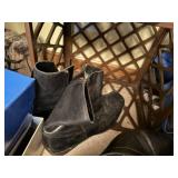 Lot of Shoes/Boots Inc White Mountain Zip & Stitch Ankle Boot - Black, Size 10