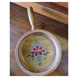 Chili Crock and Decorative Wooden 'Pan' Chili Crock and Decorative Wooden 'Pan'