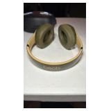 BEATS Studio 3 Wireless Noise Cancelling Camo headphones with case
