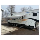 2006 CrossRoads Cross Terrain Toy Hauler 5th Wheel – Triple Axle – Generator – 2 Slide Outs