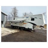 2006 CrossRoads Cross Terrain Toy Hauler 5th Wheel – Triple Axle – Generator – 2 Slide Outs
