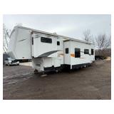 2006 CrossRoads Cross Terrain Toy Hauler 5th Wheel – Triple Axle – Generator – 2 Slide Outs