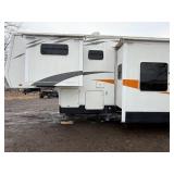 2006 CrossRoads Cross Terrain Toy Hauler 5th Wheel – Triple Axle – Generator – 2 Slide Outs