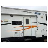 2006 CrossRoads Cross Terrain Toy Hauler 5th Wheel – Triple Axle – Generator – 2 Slide Outs