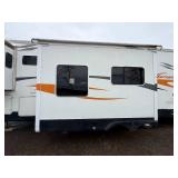 2006 CrossRoads Cross Terrain Toy Hauler 5th Wheel – Triple Axle – Generator – 2 Slide Outs