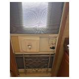 2006 CrossRoads Cross Terrain Toy Hauler 5th Wheel – Triple Axle – Generator – 2 Slide Outs