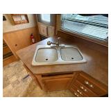 2006 CrossRoads Cross Terrain Toy Hauler 5th Wheel – Triple Axle – Generator – 2 Slide Outs